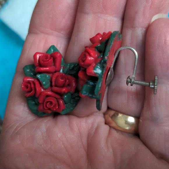 A434 Two Vintage Brooches with Matching Screwback Earrings - Picture 10 of 10